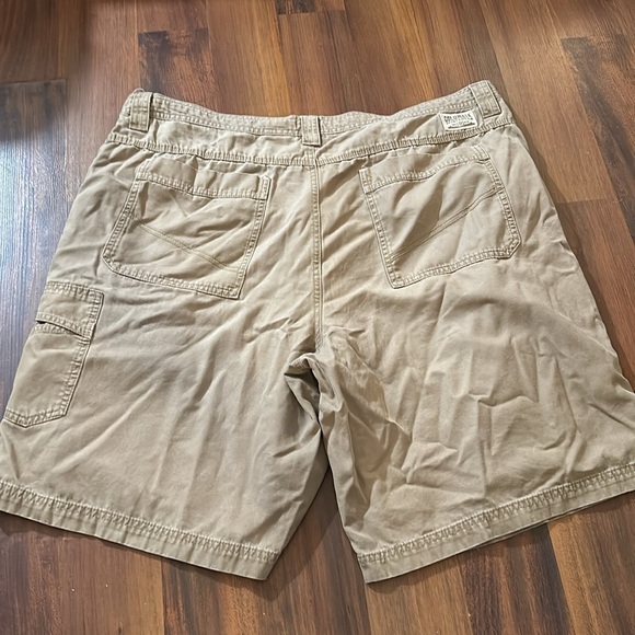Columbia Omnishield Advanced Repellency Men’s Cargo Khaki Shorts size 42 - Picture 2 of 11